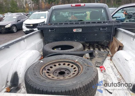 2004 Chevrolet Silverado 1500 Work Truck z USA, uszkodzony, nr VIN 1GCEC14X14Z205807